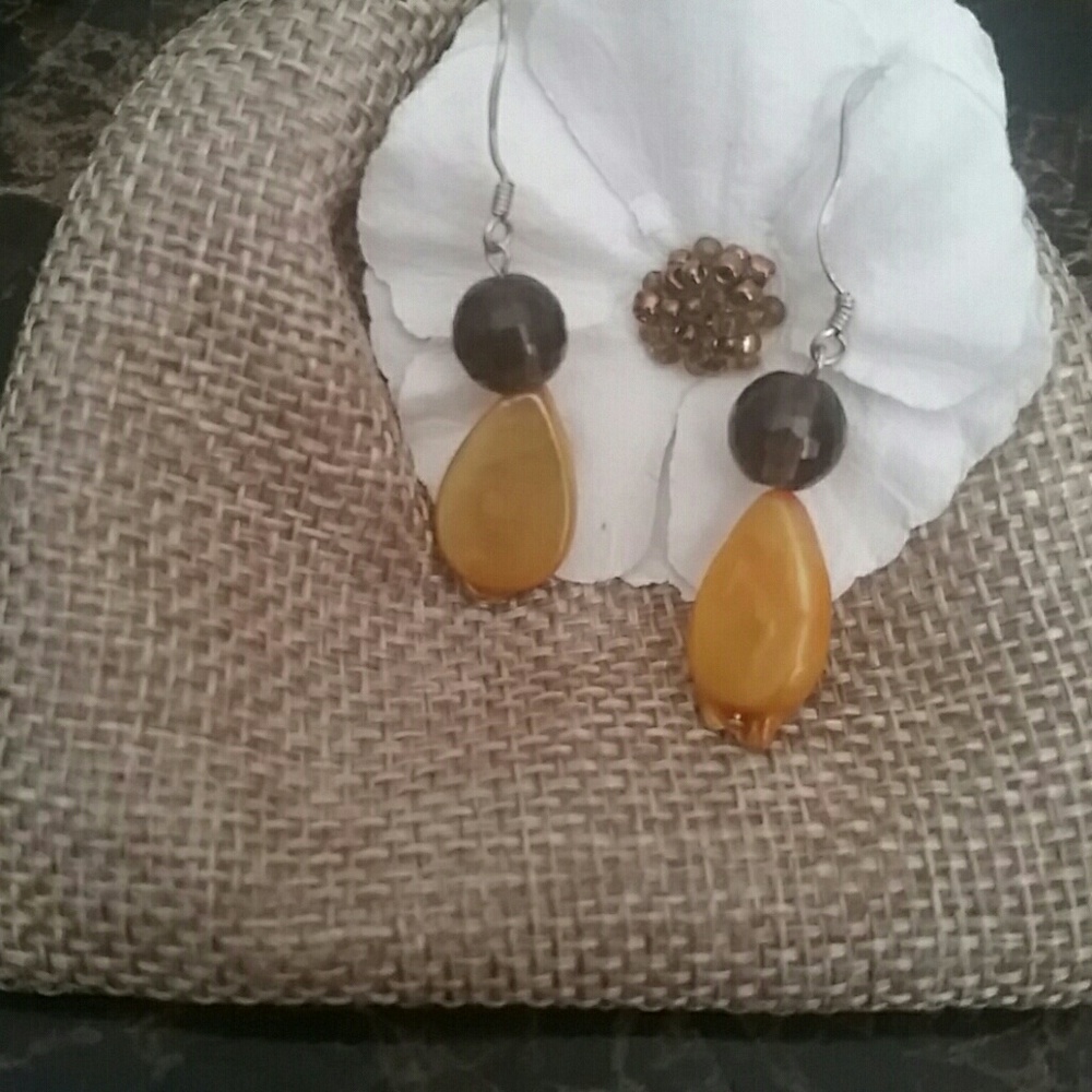 Gold dangling earrings